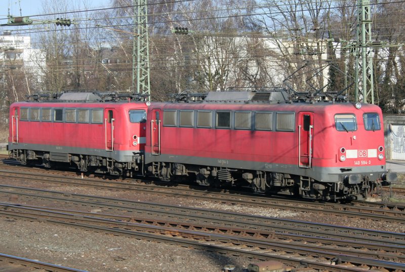 Die 140 594-3 und 140 003-5 rangieren in Aachen West  am 30.01.2009