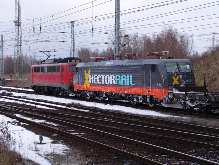 Die 140 857-4 mit einer berfhrung nach Schweden.Aufgenommen am 11.03.06 in Hhe B11 WRS.