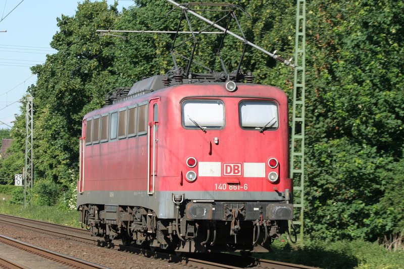 Die 140 861-6 fhrt Lz Richtung Mgladbach in Geilenkirchen am 29.05.2009