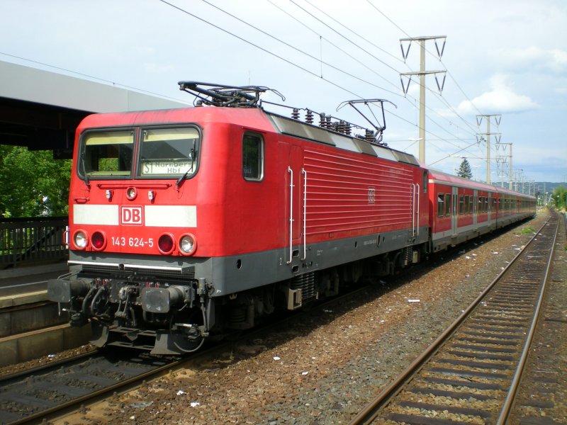 Die 143 624-5 kurz vor der Abfahrt als S1 nach Nrnberg HBF in Lauf links der Pegnitz. 20.07.2008. 