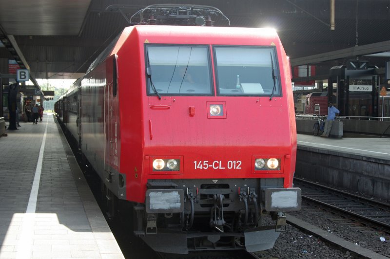 Die 145-CL 012 der HGK mit einem Sonderzug in Dsseldorf HBF am 24.05.2009
