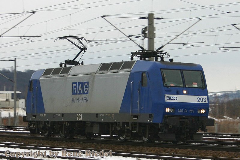 Die 145-CL 203 von RAG, war auf dem Weg von Dresden Richtung Bad Schandau, und wurde in Pirna am 28.1.2007 von mir gesehen.