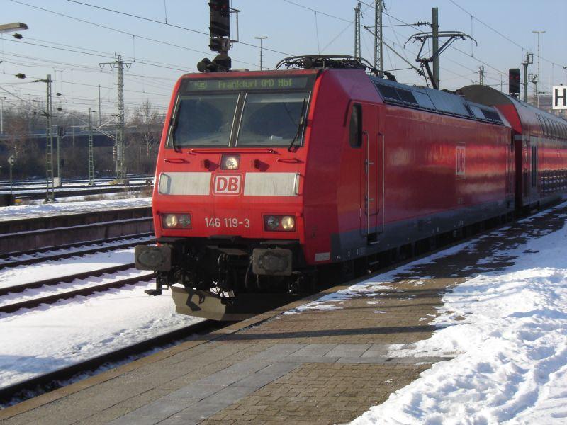 Die 146 119-3 wird in Mannheim bereitgestellt fr die Leistung: Mannheim-Frankfurt Main HBF