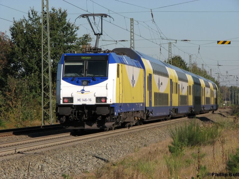 Die 146-16 schiebt den ME 80836 in Richtung Uelzen und verlie kurze Zeit zuvor den Haltepunkt Groburgwedel 