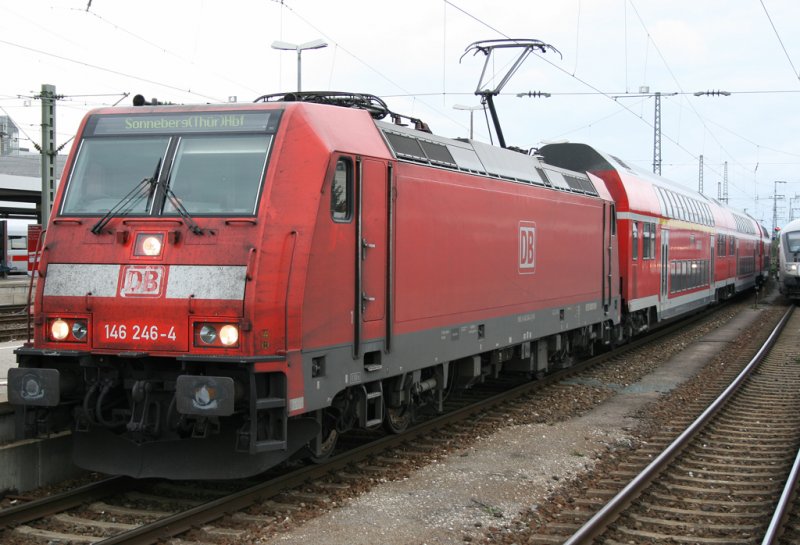 Die 146 246-4 steht mit ihrem RE nach Sonneberg abfahrbereit in N�rnberg HBF, aufgenommen am 18.10.2009 PS:Speziell aufgenommen f�r unseren Drehstromfan Marius ;-)