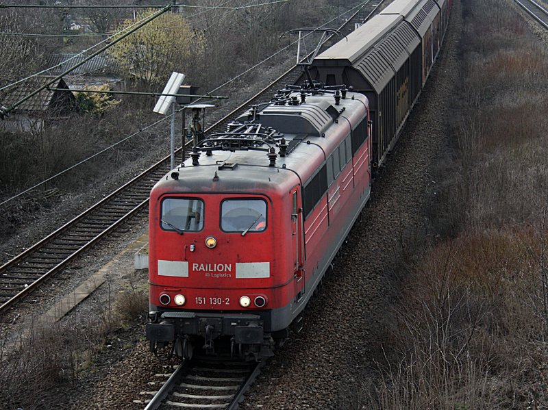 Die 151 130 am 14.03.2009 mit einem G�terzug unterwegs bei Regensburg. (Bahnbildertreffen)