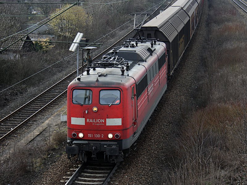 Die 151 130 am 14.03.2009 mit einem Gterzug unterwegs bei Regensburg. (Bahnbildertreffen)