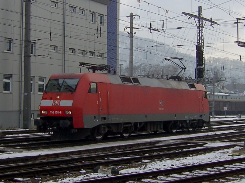 Die 152 056 am 05.01.2008 bei einer Rangierfahrt in Salzburg Hbf. 