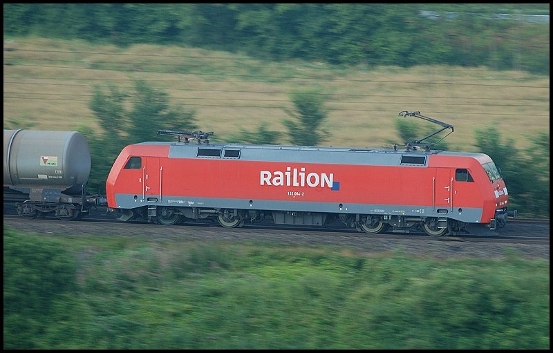 Die 152 064 konnte am 24.Juli 2008 bei Lonsee als Mitzieher festgehalten werden. Sie war unterwegs in Richtung Stuttgart-Untertrkheim.