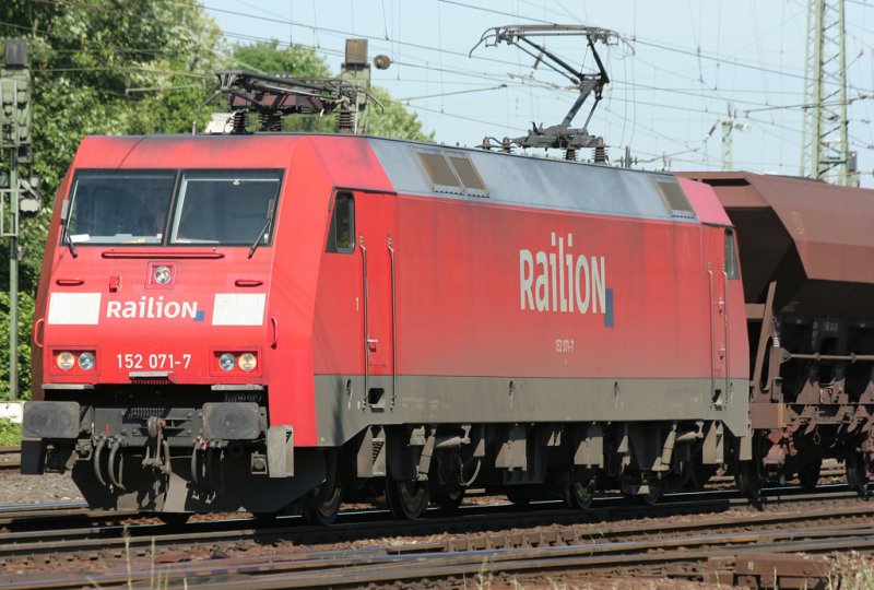 Die 152 071-7 bei der Ausfahrt in Aachen West am 23.05.2009