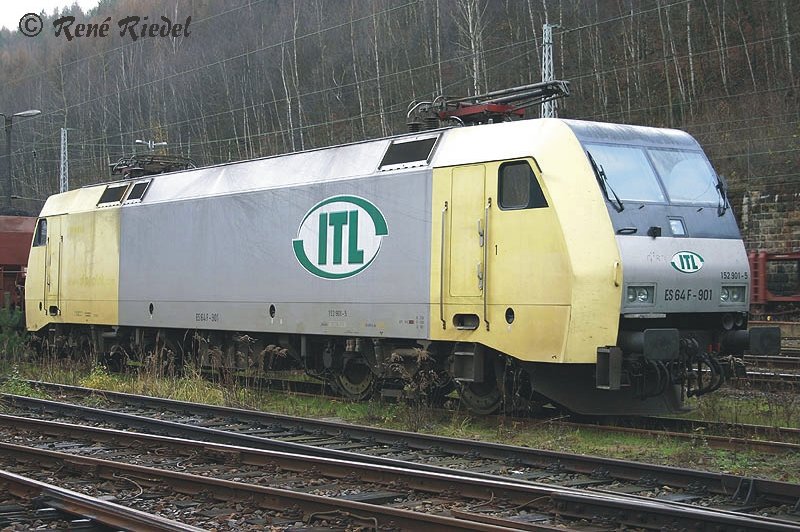 Die 152 er (ES 64F-901) von ITL, abgestellt in Bad Schandau am 27.11.2006.