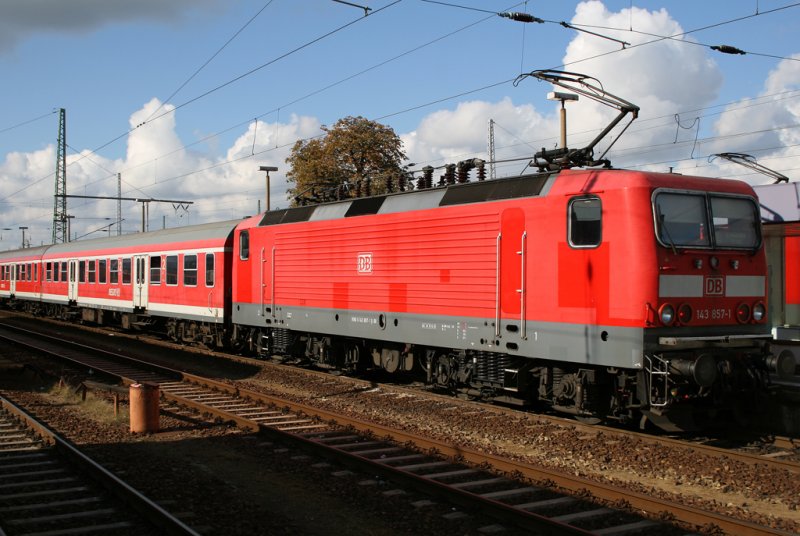 Die 153 857-1 mit dem RE nach Leipzig in Cottbus HBF, aufgenommen am 19.10.2009
