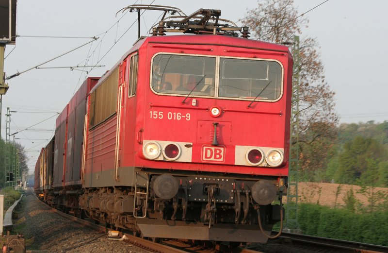 Die 155 016-9 zog einen Gz Richtung Geilenkirchen am 20.04.2009