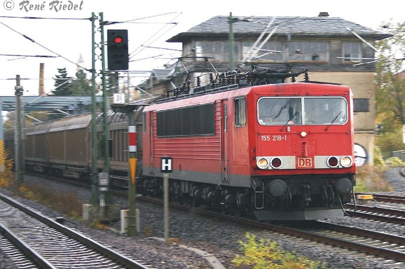 Die 155 218-1 bei der Durchfahrt in Heidenau Richtung Dresden am 12.11.2006.