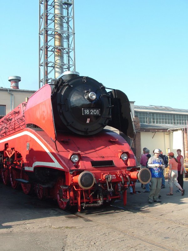Die 18201 trug gesponsort von der Fa. Roco 2004 ein rotes Kleid
(Meiningen 2004)