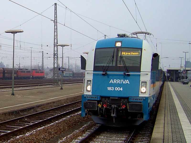 Die 183 004 am 21.12.2007 bei der Abfahrt aus Landshut mit dem Alex nach Mnchen. 