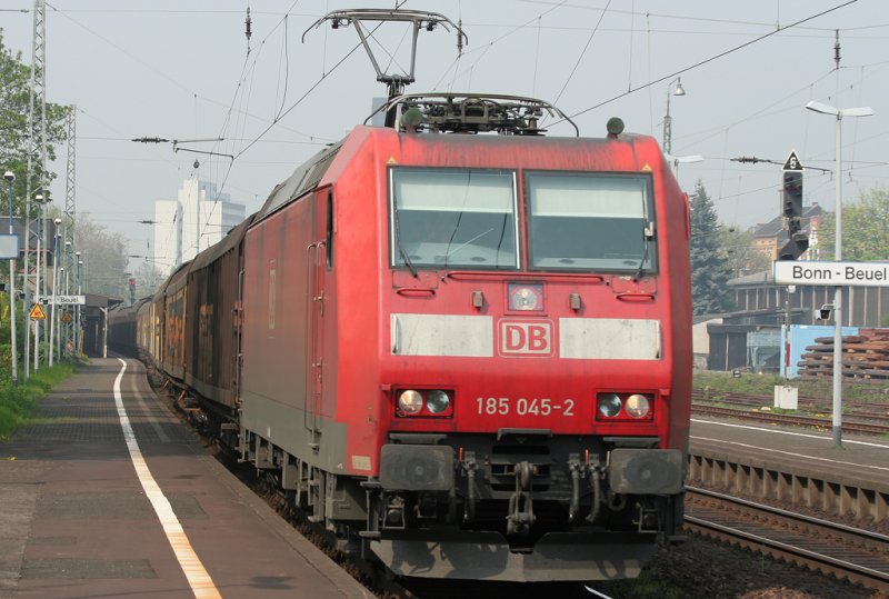 Die 185 045-2 durchfuhr Bonn Beuel am 14.04.2009