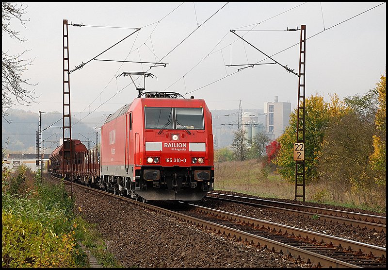 Die 185 310 zog am 18.Okt 2008 einen gem.Gz in Richtung Sden. Aufgenommen bei Karlstadt.