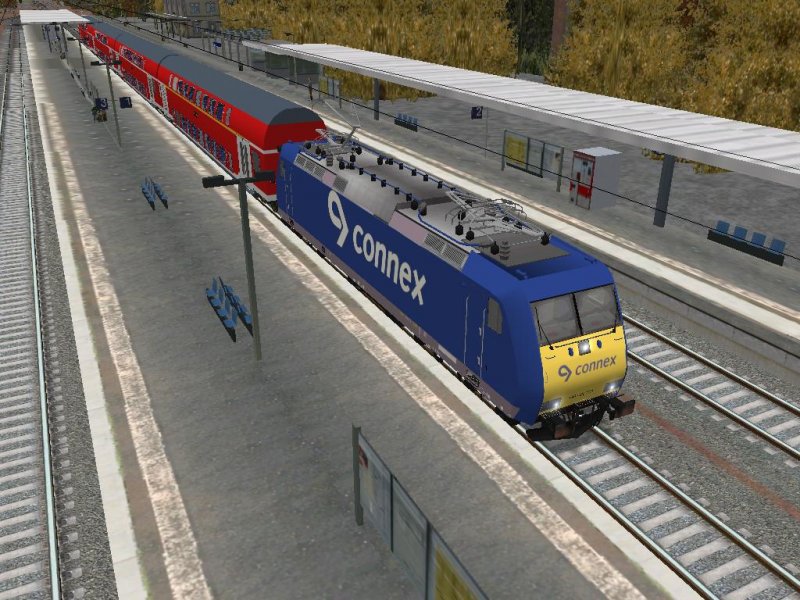 Die 185 CL001 der Connex zieht den RE auf dem Weg nach Basel SBB durch Lahr im Schwarzwald.