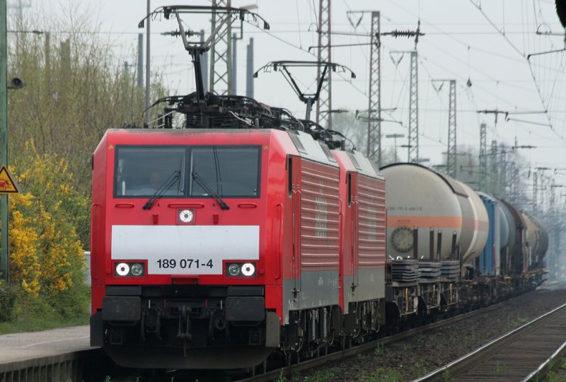 Die 189 071-4 durchfuhr Oberhausen Sterkrade am 07.04.2009