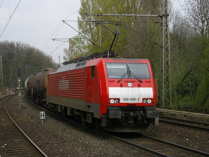 Die 189 086-2 mit Kselatz zieht einen Tankzug durch Bochum Hamme ,in Richtung Bochum Nord.(11.04.2008)