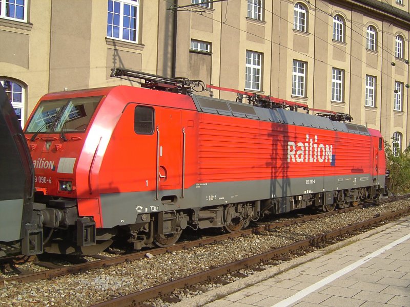 Die 189 090 am 31.10.2007 auf einem Abstellgleis in Mnchen HBF. 