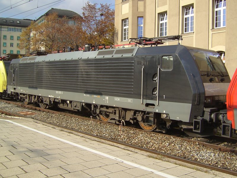 Die 189 095 von MRCE am 31.10.2007 in Mnchen Hbf. 