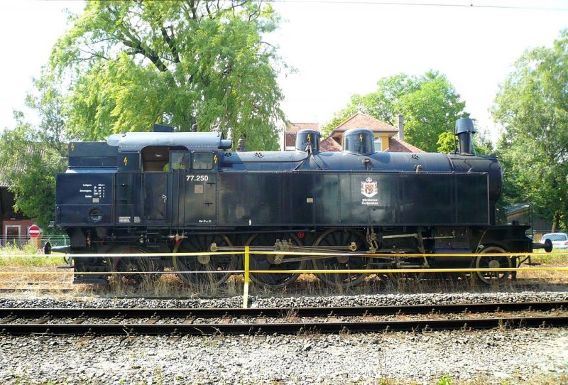 Die 1927 gebaute, urspr. 1973 ausgemusterte und jetzt berholte 77.250 in Schaan-Vaduz. 29.Juni 2009. 