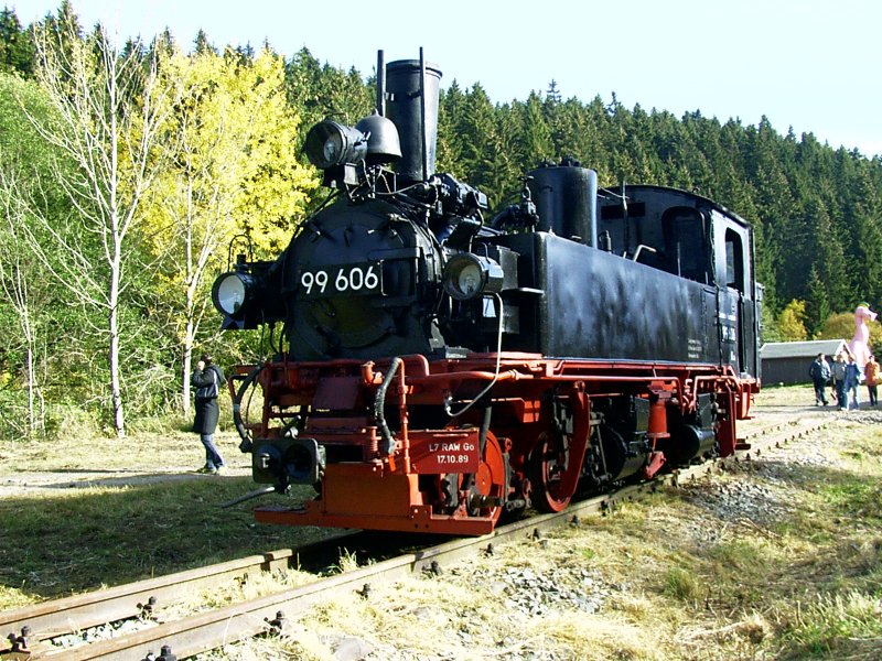 Die 1964 neu gebaute IV K 99 606 stand im Herbst 2006 in Schnheide Sd.