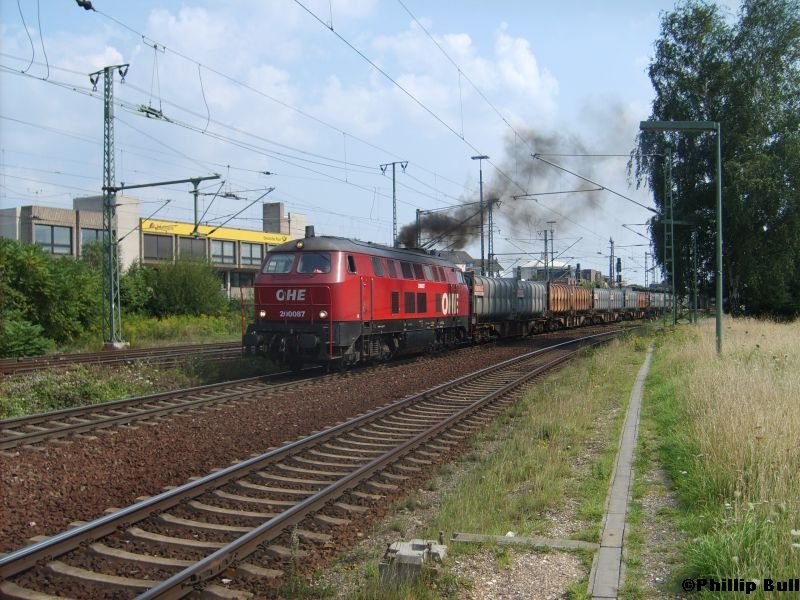 Die 200087 der OHE verlsst am 9.8.07 mit  Fotowolke   den Bahnhof Lehrte. Freundlichen Gru an das Lokpersonal und vielen Dank fr die coole Wolke