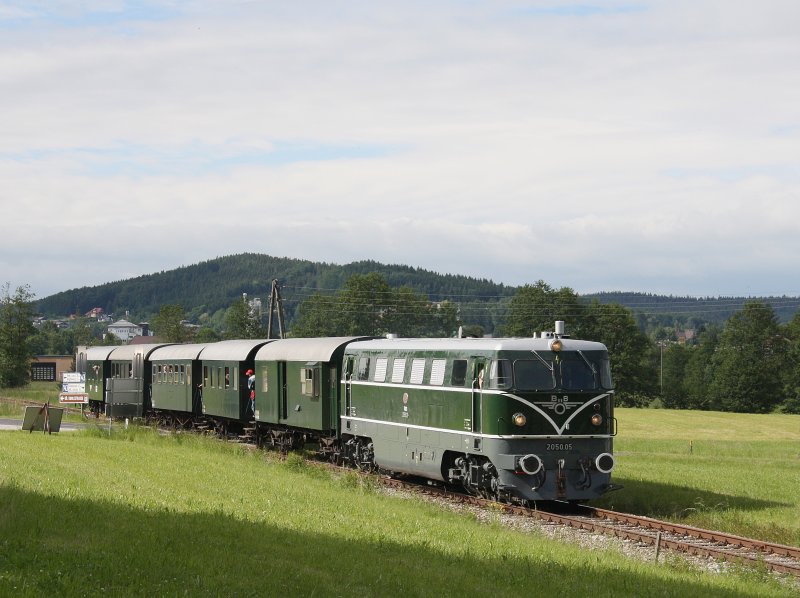 Die 2050 005 am 31.05.2009 unterwegs auf der Museumsbahn Ampflwang-Timelkam.