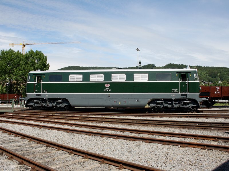 Die 2050 005 der GEG am 31.05.2009 bei einer Rangierfahrt in Ampflwang. (Eisenbahnmuseum) 