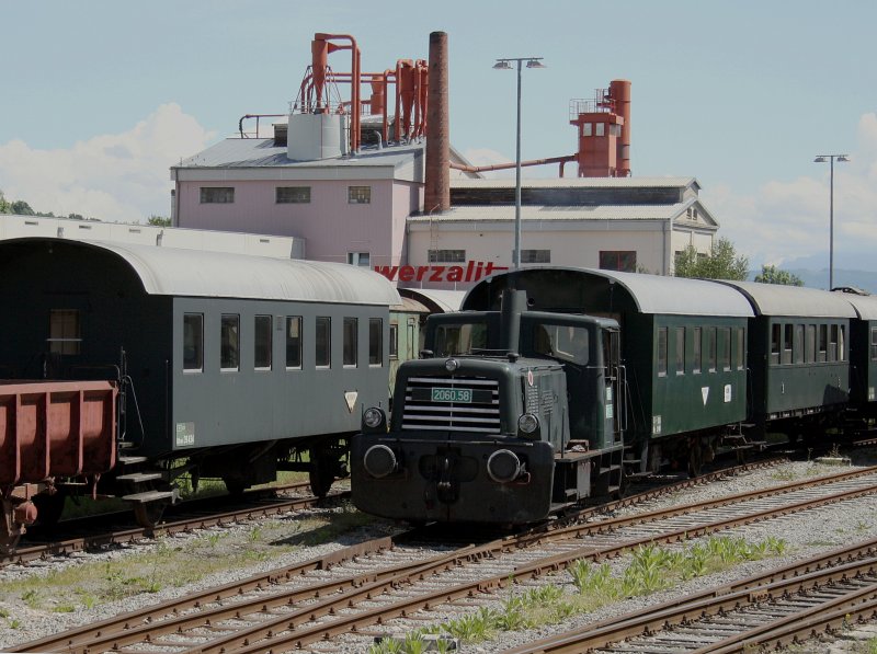 Die 2060 058 am 31.05.2009 bei Rangierarbeiten in Ampflwang. 