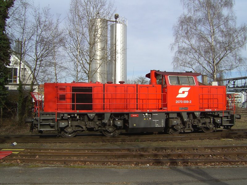 Die 2070 009 am 04.02.2008 bei Rangierarbeiten in Braunau. 