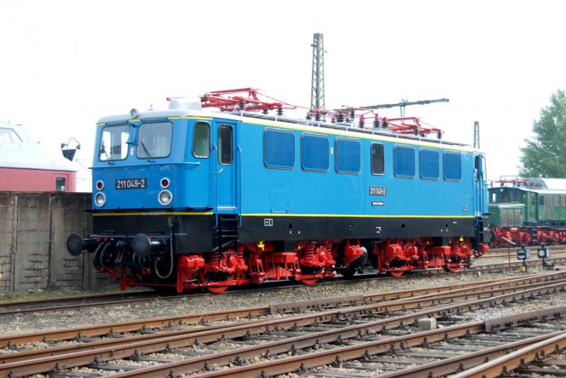 Die 211 049 mit der Farbgebung der Leipziger S-Bahn, die die E11 032,035 und 036 erhalten hatten, 22.08.08