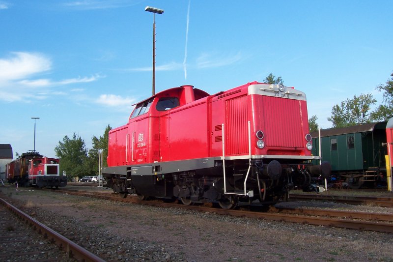 Die 212 036-8 im BW Haltingen auf dem weg zum AZ dienst. 13.09.2007