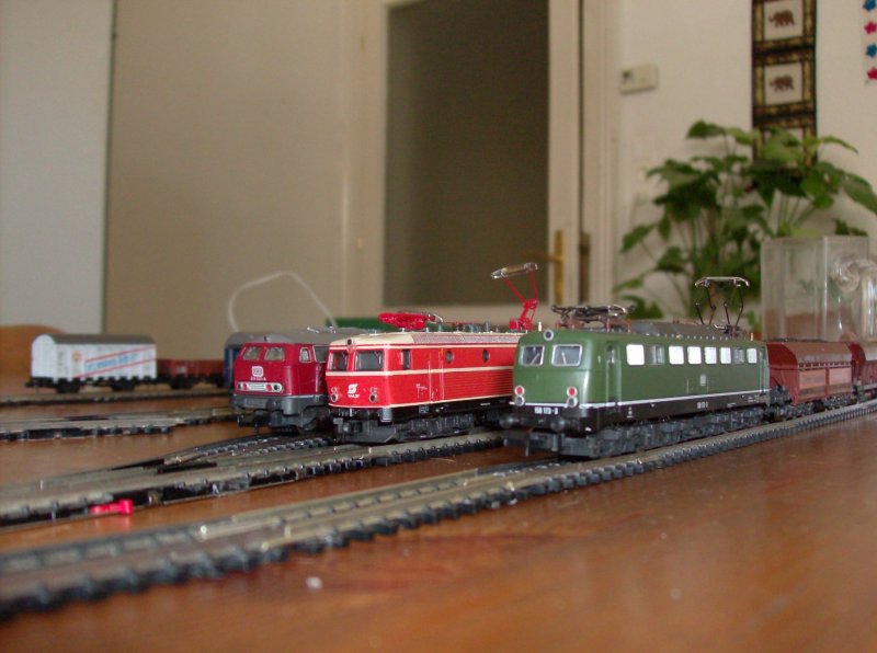 Die 215 und die 151 von DB und die 1044 von BB (Modellbahn)