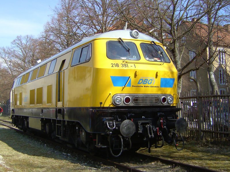 Die 218 391 von DB Gleisbau am 24.03.2008 beim Diesellok Fest im Bahnpark Augsburg.  