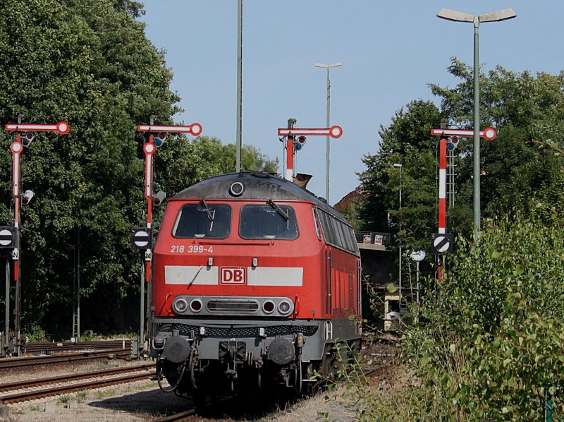 Die 218 399 am 15.08.2009 bei einer Rangierfahrt in Furth im Wald.