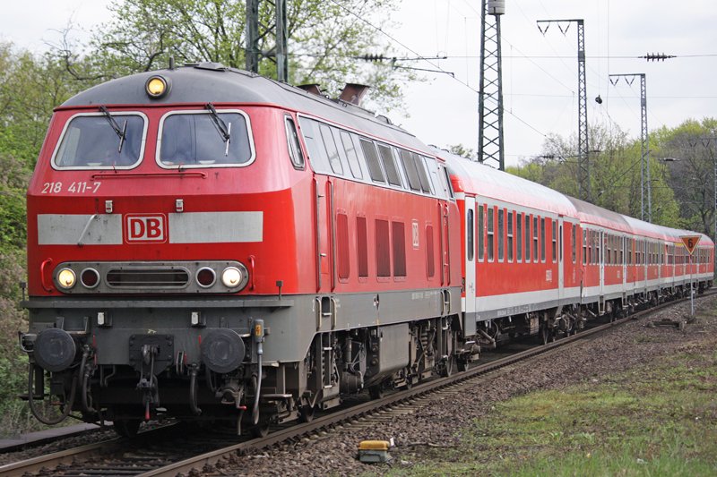 Die 218 411-7 ist als RB24 von Kln Hbf nach Trier Hbf unterwegs am 08,04,09