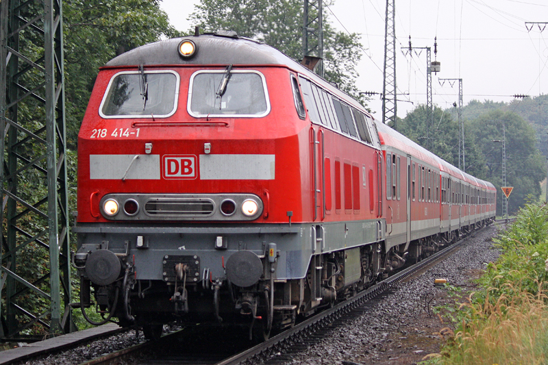 Die 218 414-1 als RE 12 Richtung Trier Hbf in Kln West, am 12,08,09