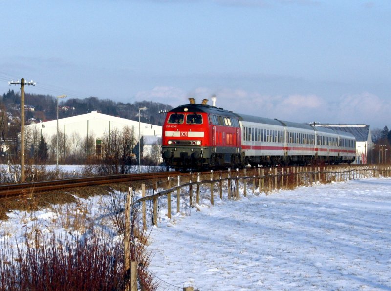 Die 218 421 am 14.02.2009 mit dem IC Rottalerland unterwegs auf der Rottalbahn bei Pfarrkirchen.