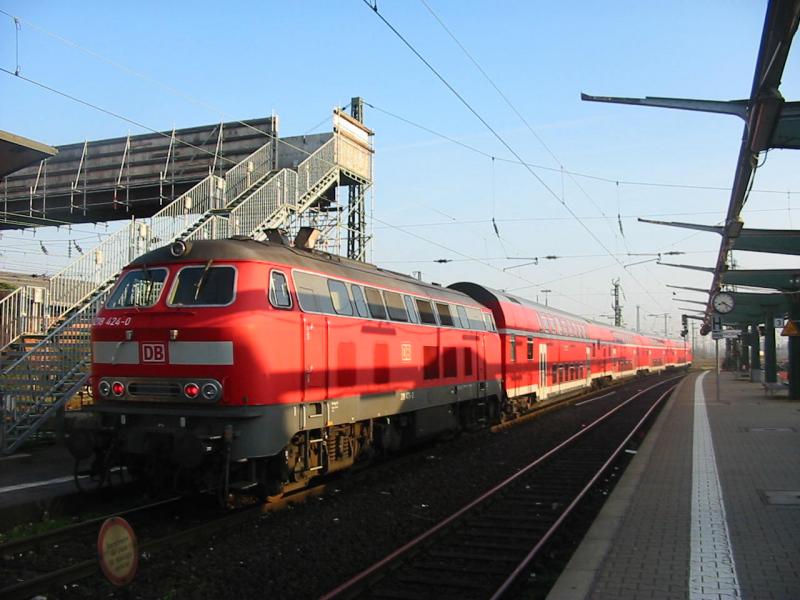 Die 218-424 schiebt die RB von Mainz ber Alzey in Wormser Abstellbereich.