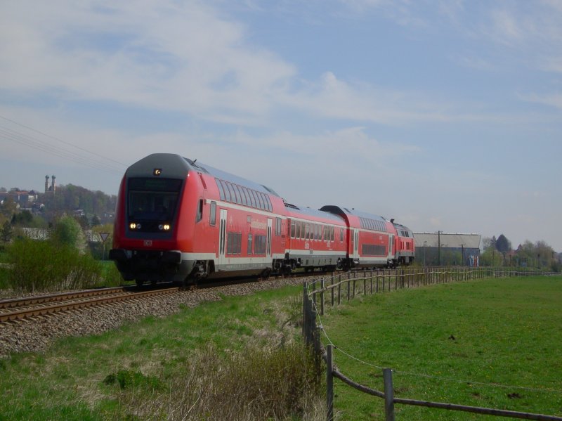 Die 218 437 mit einer Sonder RB am 20.04.2008 bei Pfarrkirchen. (Bild 1)
