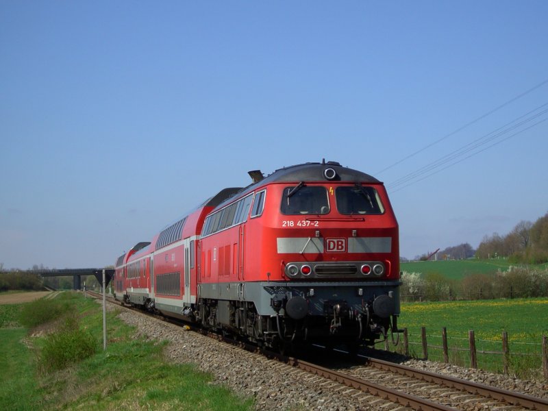 Die 218 437 mit einer Sonder RB am 20.04.2008 bei Pfarrkirchen.  (Bild 2)
