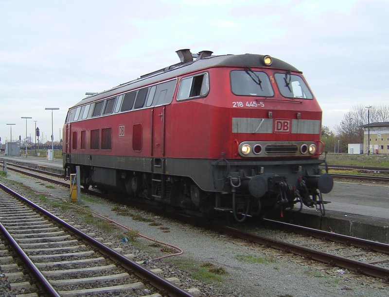 Die 218 445 am 30.10.2007 in M�hldorf. 