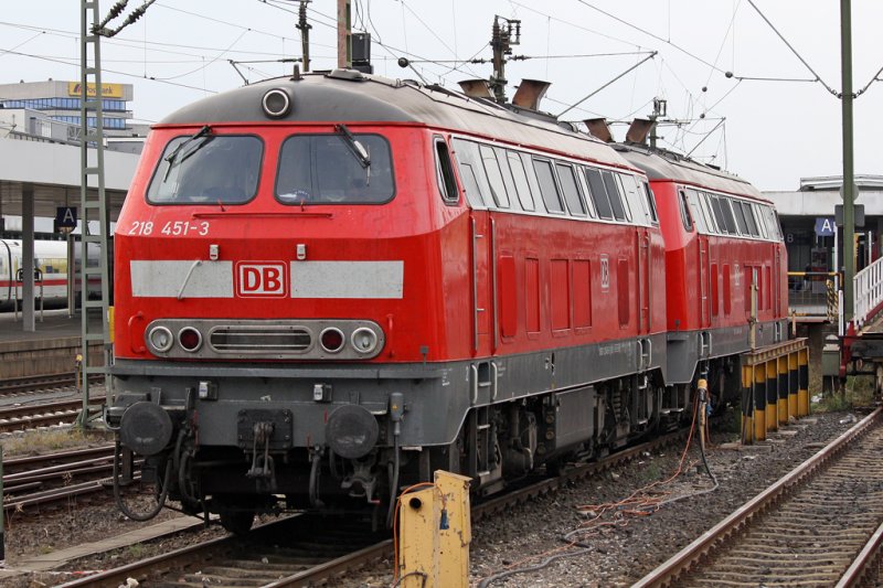 Die 218 451-3 abgestellt in Hannover Hbf, am 25,08,09