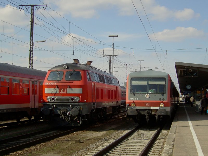 Die 218 475 und der 628 248 am 24.03.2008 in Augsburg Hbf. 