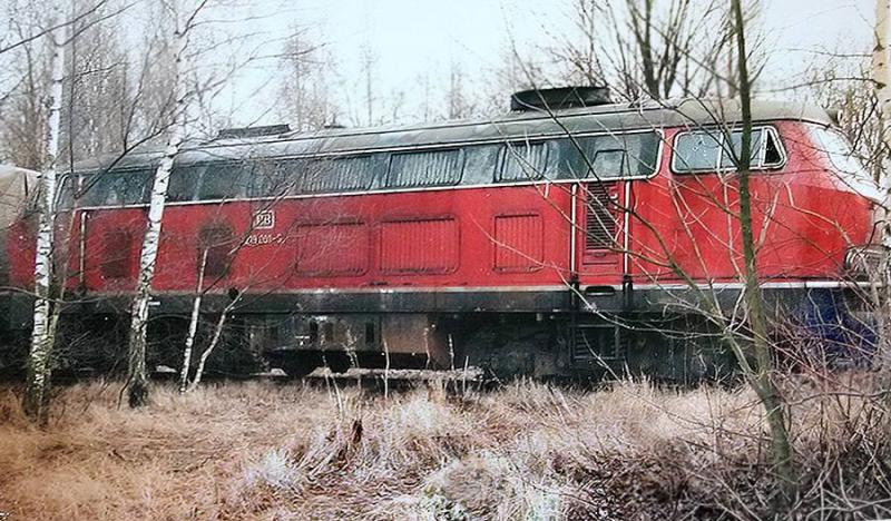 Die 219 001 kurz vor ihrer Auerdienststellung 1975 im AW Bremen.
Die Gasturbine war schon lange ausgebaut.