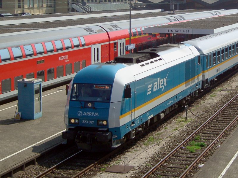 Die 223 067 mit dem ALEX nach Mnchen am 30.08.2008 in Lindau Hbf. (Bahnbilder Treffen)